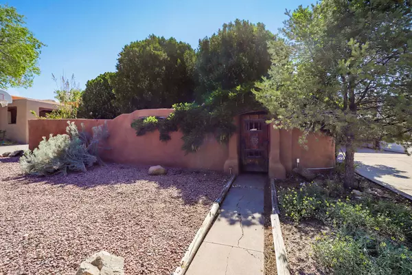 418 LAFAYETTE PL NE, Albuquerque, NM 87106