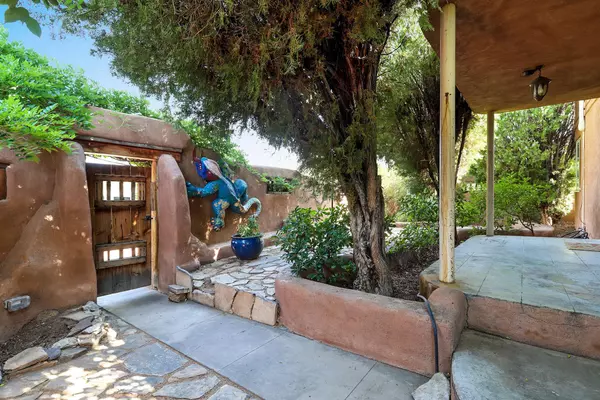 418 LAFAYETTE PL NE, Albuquerque, NM 87106