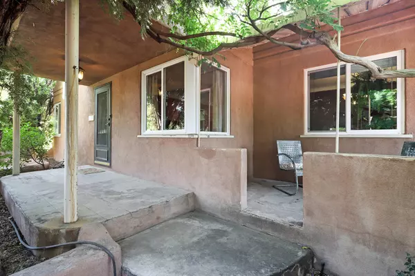 418 LAFAYETTE PL NE, Albuquerque, NM 87106