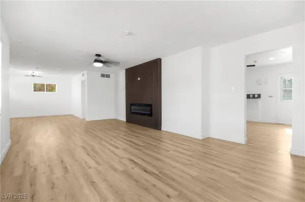 1336 Darmak DR, Las Vegas, NV 89102