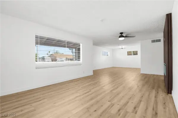 1336 Darmak DR, Las Vegas, NV 89102