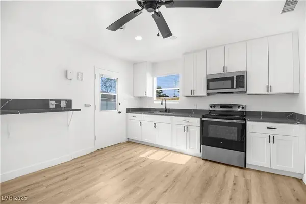 1336 Darmak DR, Las Vegas, NV 89102