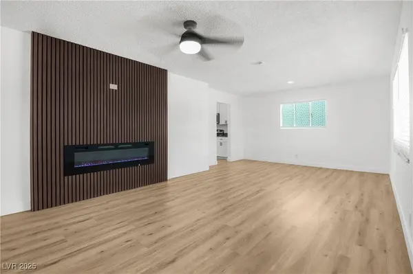 1336 Darmak DR, Las Vegas, NV 89102