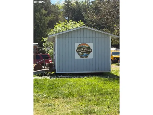 155 NE METCALF AVE, Siletz, OR 97380