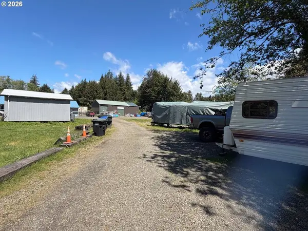 155 NE METCALF AVE, Siletz, OR 97380