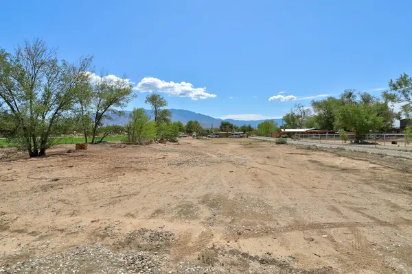 53 Archibeque LN, Corrales, NM 87048
