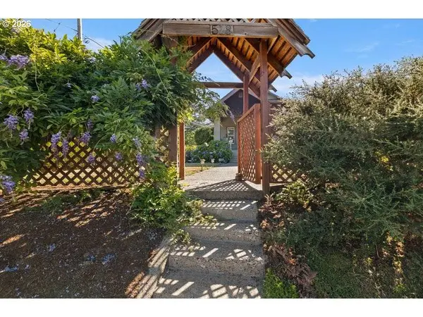 518 SE ROBERTS AVE, Gresham, OR 97080
