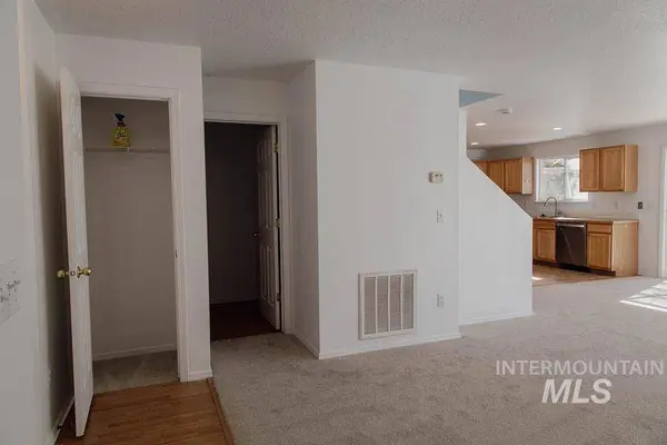 9707 Portola Dr, Boise, ID 83709