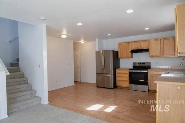 9707 Portola Dr, Boise, ID 83709