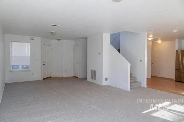 9707 Portola Dr, Boise, ID 83709