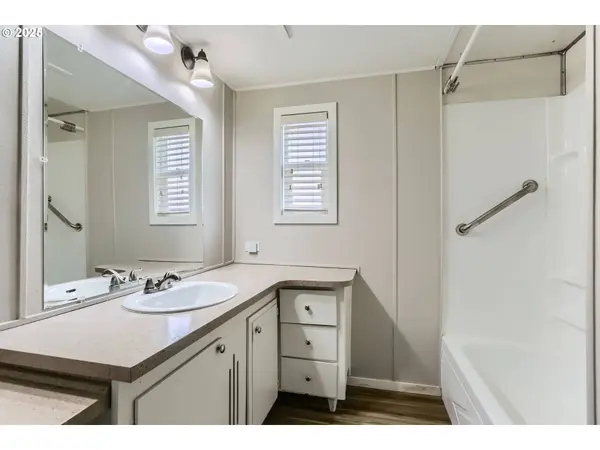 11736 SW ROYAL VILLA DR, Tigard, OR 97224