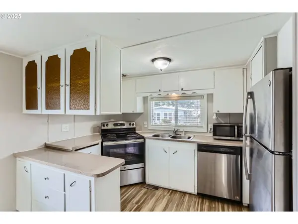 11736 SW ROYAL VILLA DR, Tigard, OR 97224