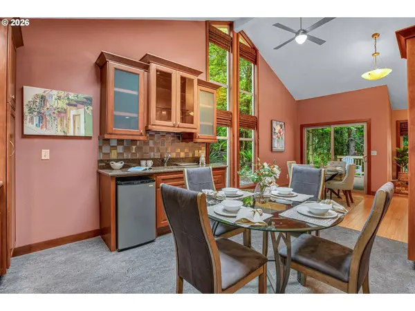 10033 SW QUAIL POST RD, Portland, OR 97219
