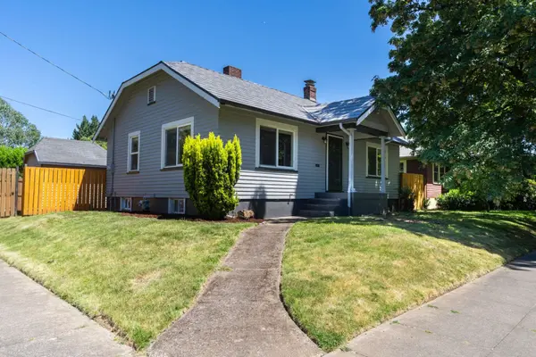 2307 NE Ainsworth St, Portland, OR 97211-5462