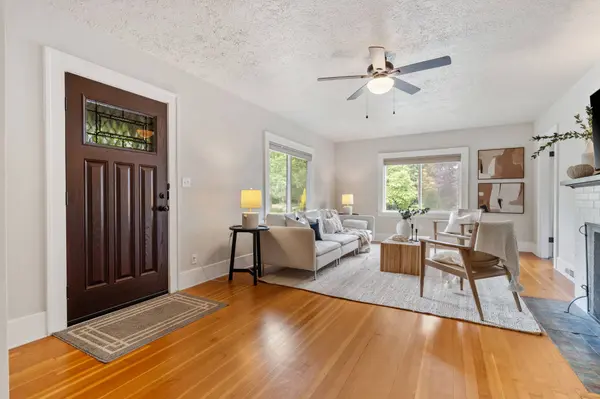 2307 NE Ainsworth St, Portland, OR 97211-5462