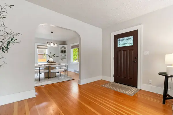 2307 NE Ainsworth St, Portland, OR 97211-5462