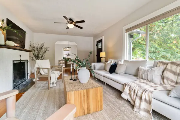 2307 NE Ainsworth St, Portland, OR 97211-5462