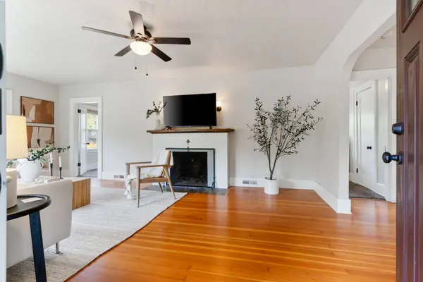 2307 NE Ainsworth St, Portland, OR 97211-5462