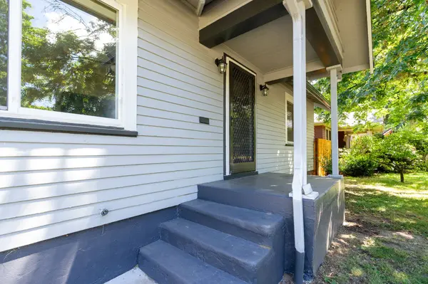 2307 NE Ainsworth St, Portland, OR 97211-5462