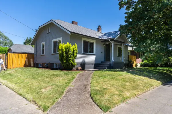2307 NE Ainsworth St, Portland, OR 97211-5462