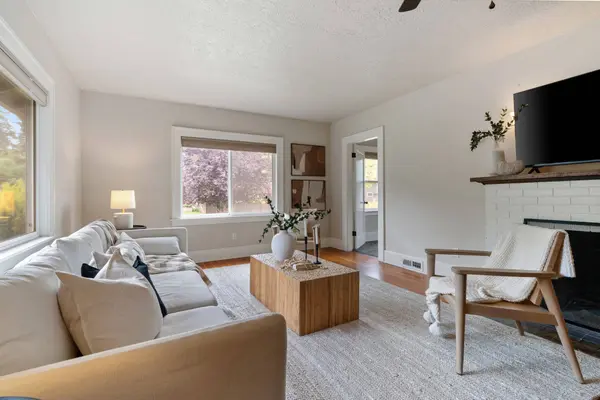 2307 NE Ainsworth St, Portland, OR 97211-5462