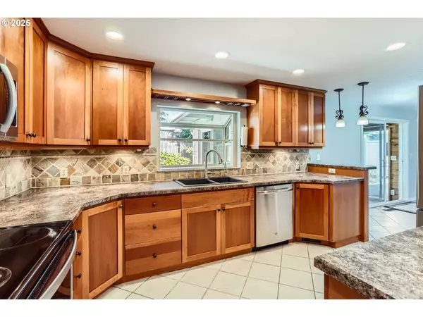 31225 NW HILLCREST ST, North Plains, OR 97133