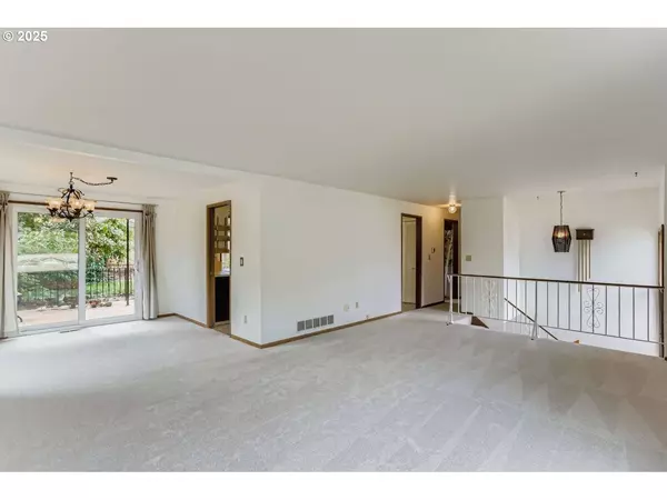 14320 SW CHERRYHILL DR, Beaverton, OR 97008