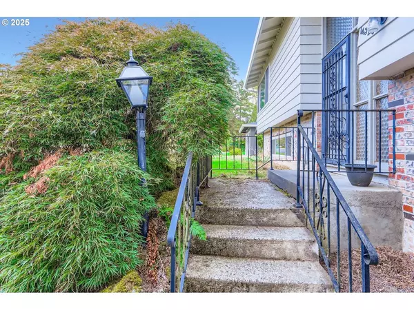 14320 SW CHERRYHILL DR, Beaverton, OR 97008