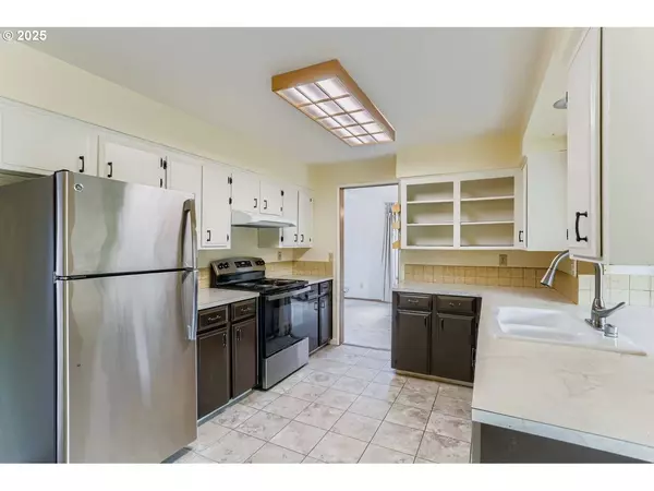 14320 SW CHERRYHILL DR, Beaverton, OR 97008