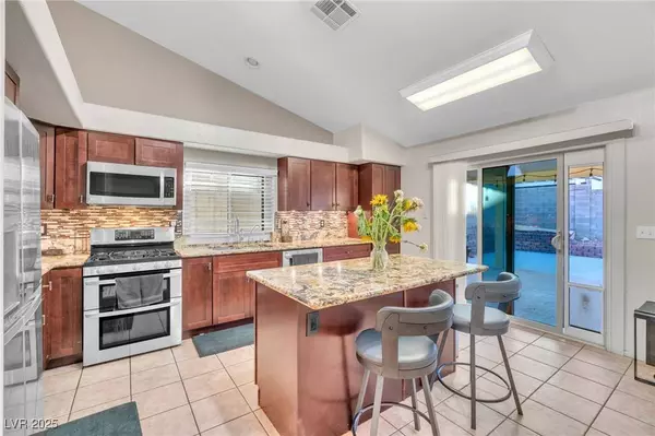 607 Lively Fiesta WAY, Las Vegas, NV 89015