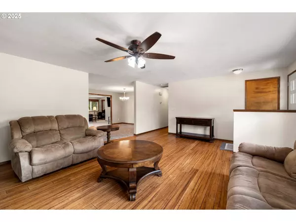 102 E 5TH ST, Newberg, OR 97132