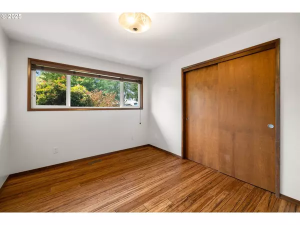 102 E 5TH ST, Newberg, OR 97132