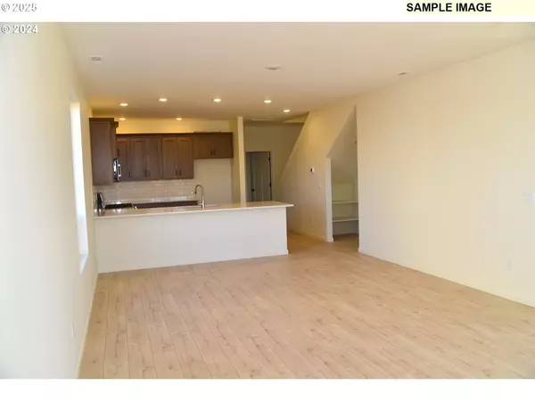 845 OAKLEAF WAY, Silverton, OR 97381