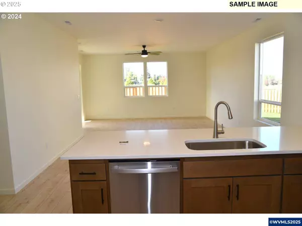 845 Oakleaf Wy, Silverton, OR 97381-2536