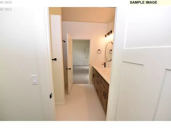 845 OAKLEAF WAY, Silverton, OR 97381