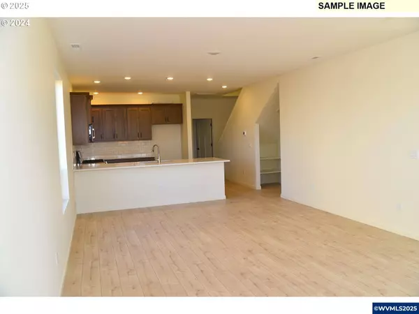 845 Oakleaf Wy, Silverton, OR 97381-2536