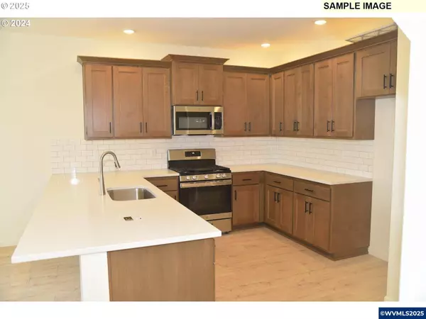 845 Oakleaf Wy, Silverton, OR 97381-2536