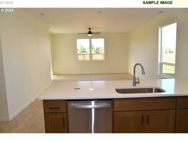 845 OAKLEAF WAY, Silverton, OR 97381