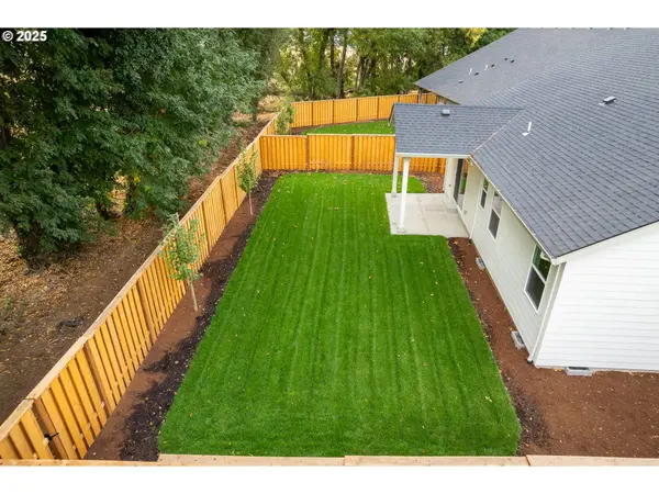 855 OAKLEAF WAY, Silverton, OR 97381