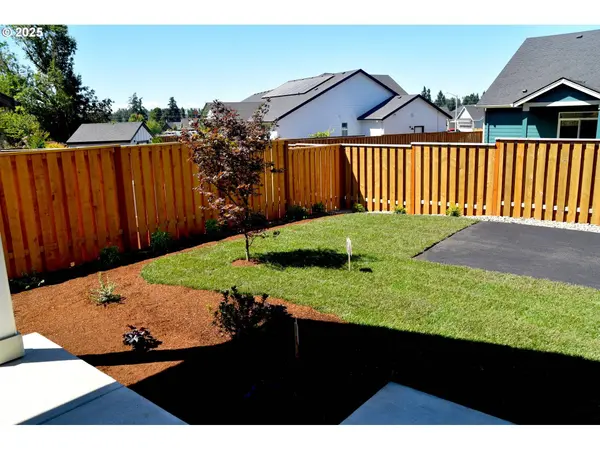 855 OAKLEAF WAY, Silverton, OR 97381