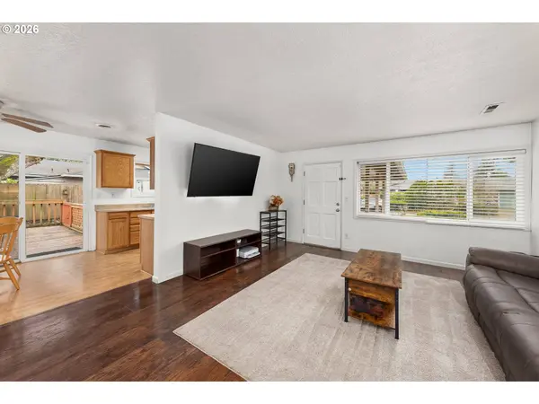 1716 SE 157TH AVE, Portland, OR 97233