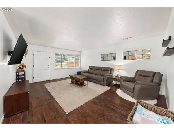 1716 SE 157TH AVE, Portland, OR 97233