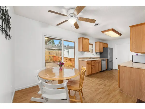 1716 SE 157TH AVE, Portland, OR 97233