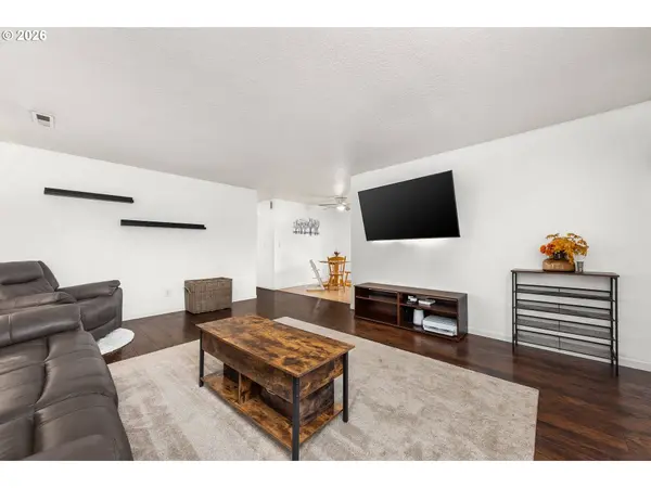 1716 SE 157TH AVE, Portland, OR 97233