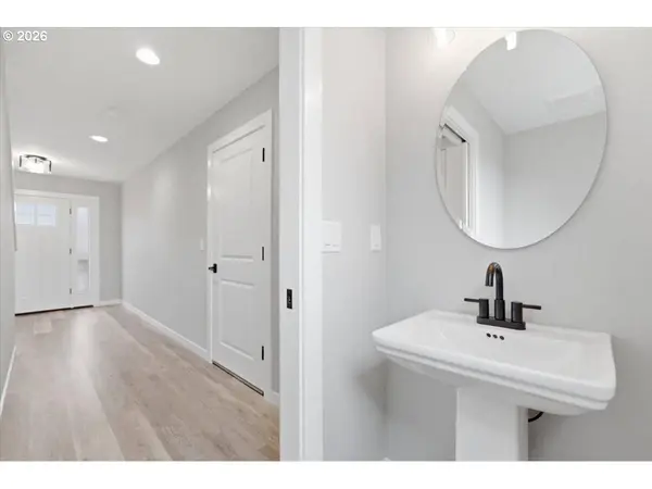 1453 45TH AVE, Sweet Home, OR 97386