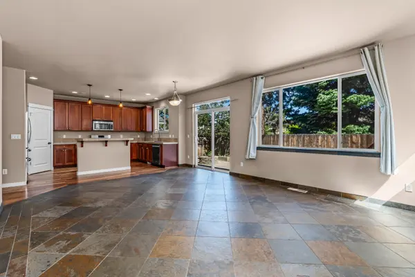 2874 NE Jackdaw Dr, Bend, OR 97701-7715