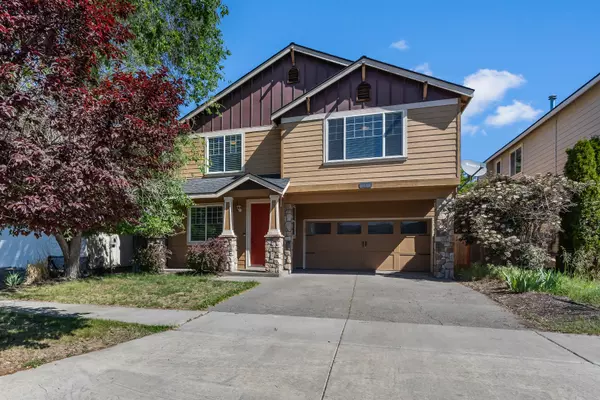 2874 NE Jackdaw Dr, Bend, OR 97701-7715