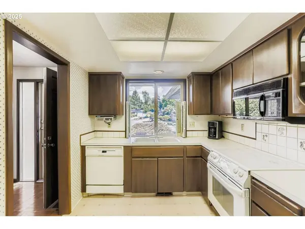 3415 NW ASHLAND DR, Beaverton, OR 97006