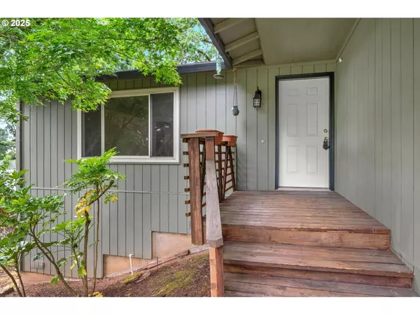 345 S 11TH ST, St Helens, OR 97051