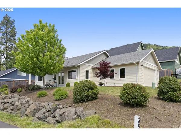 367 E 4TH ST, Lowell, OR 97452